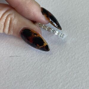 Noemie baguette diamond band